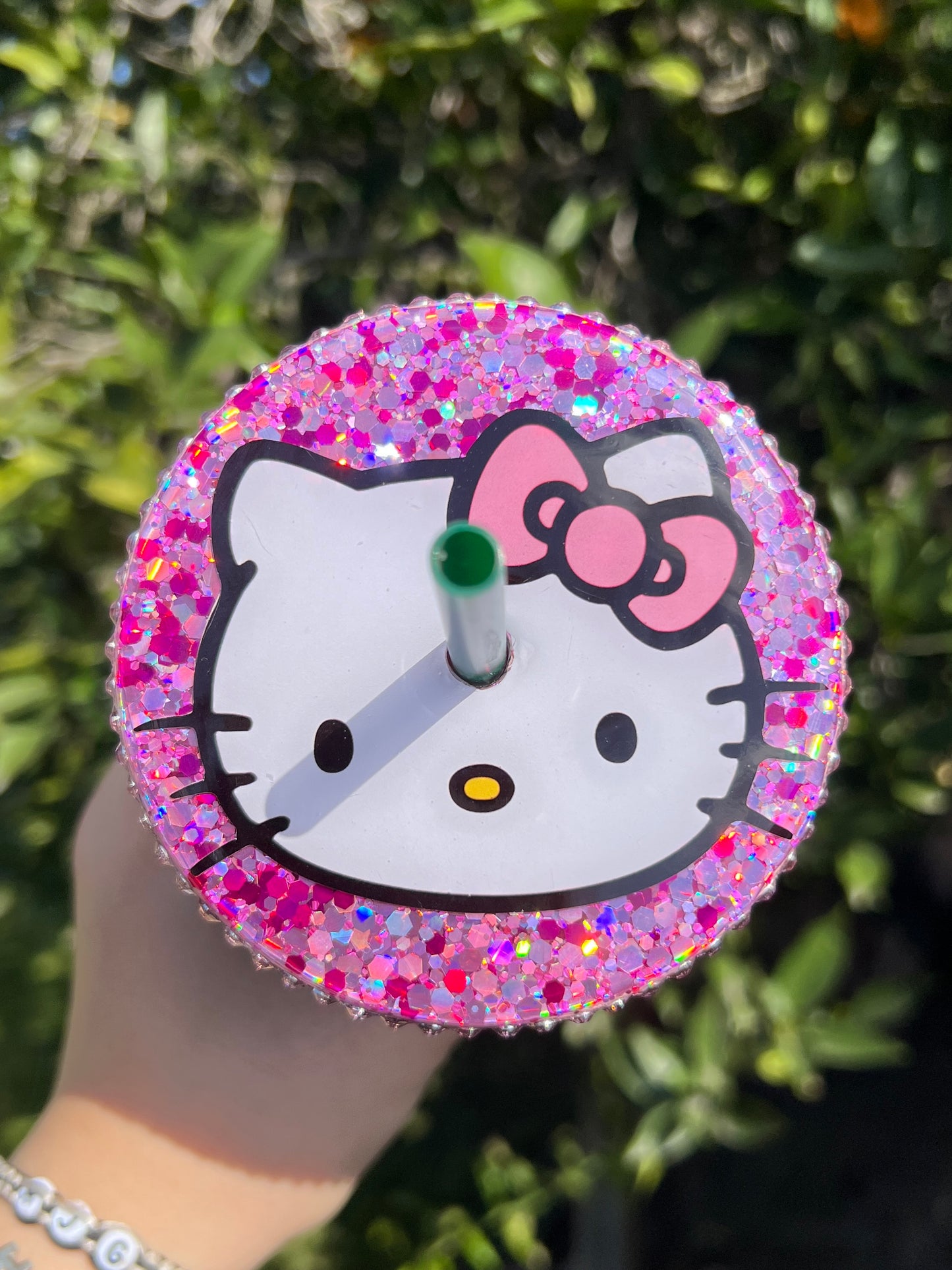 Hello Kitty (suspended glitter)